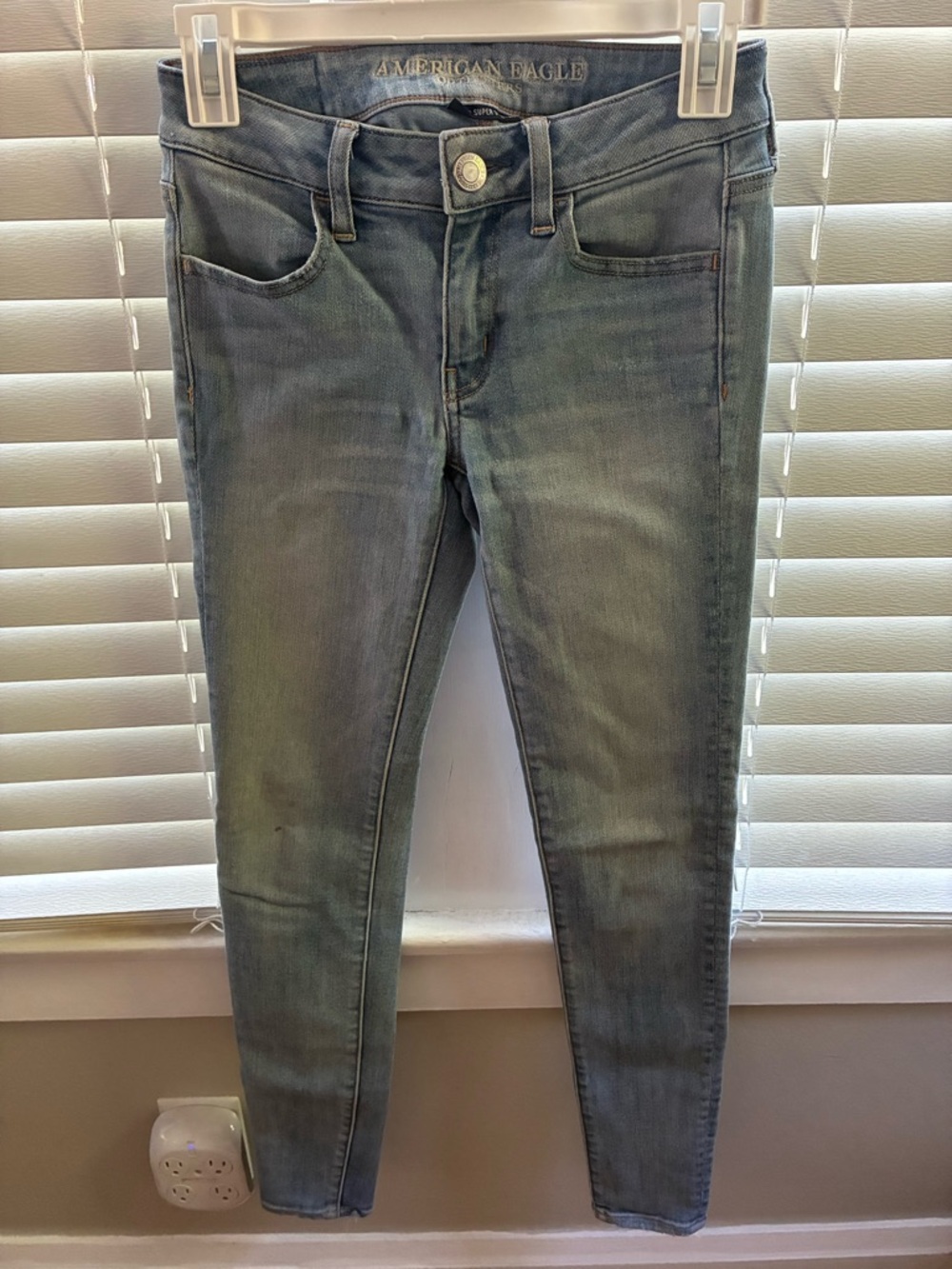 American Eagle Outfitters Women's Skinny Jeans in Faded Blue Wash